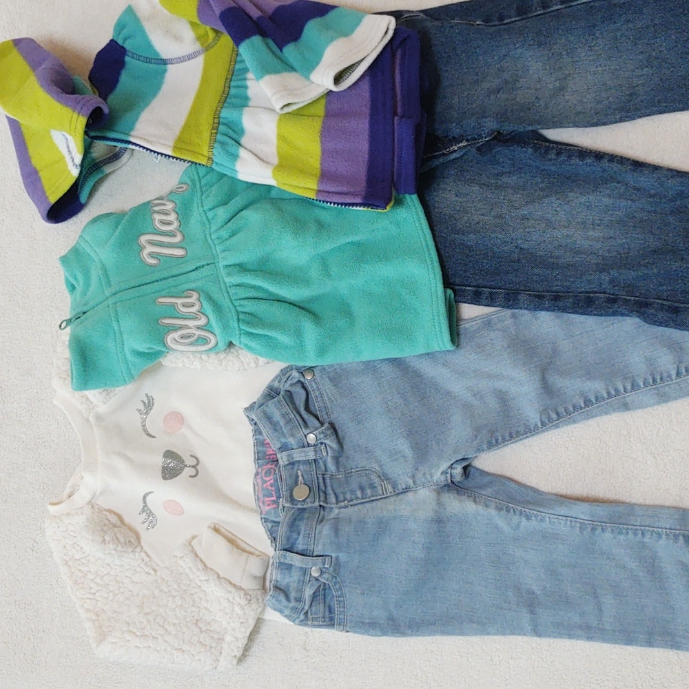 Lot girls 12-18 mo Children Place & Old Navy outfits. Jackets and jeans.